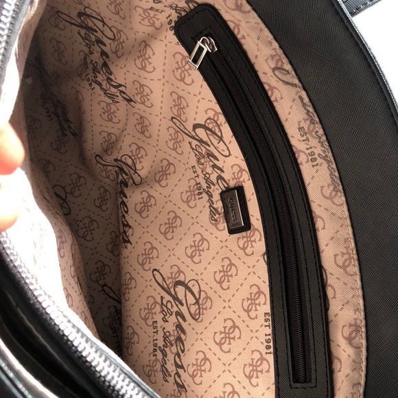 Guess Purse - Picture 4 of 4
